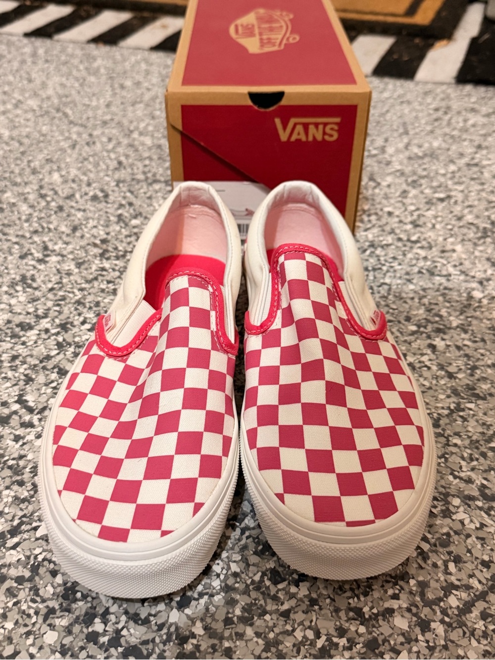 Vans Slip-On Checkerboard Sneakers - Unisex - Pink & White